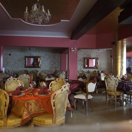 Hotel Royal Zalau Bagian luar foto