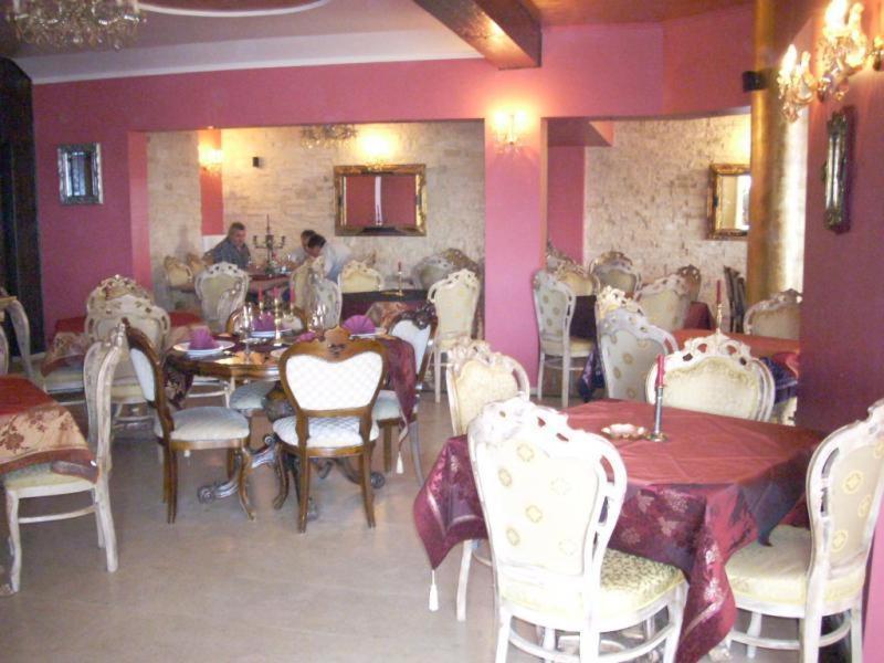 Hotel Royal Zalau Bagian luar foto