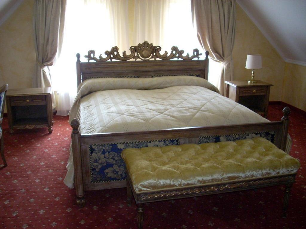 Hotel Royal Zalau Bagian luar foto