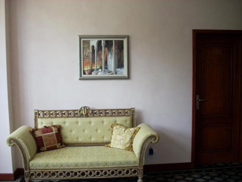 Hotel Royal Zalau Bagian luar foto