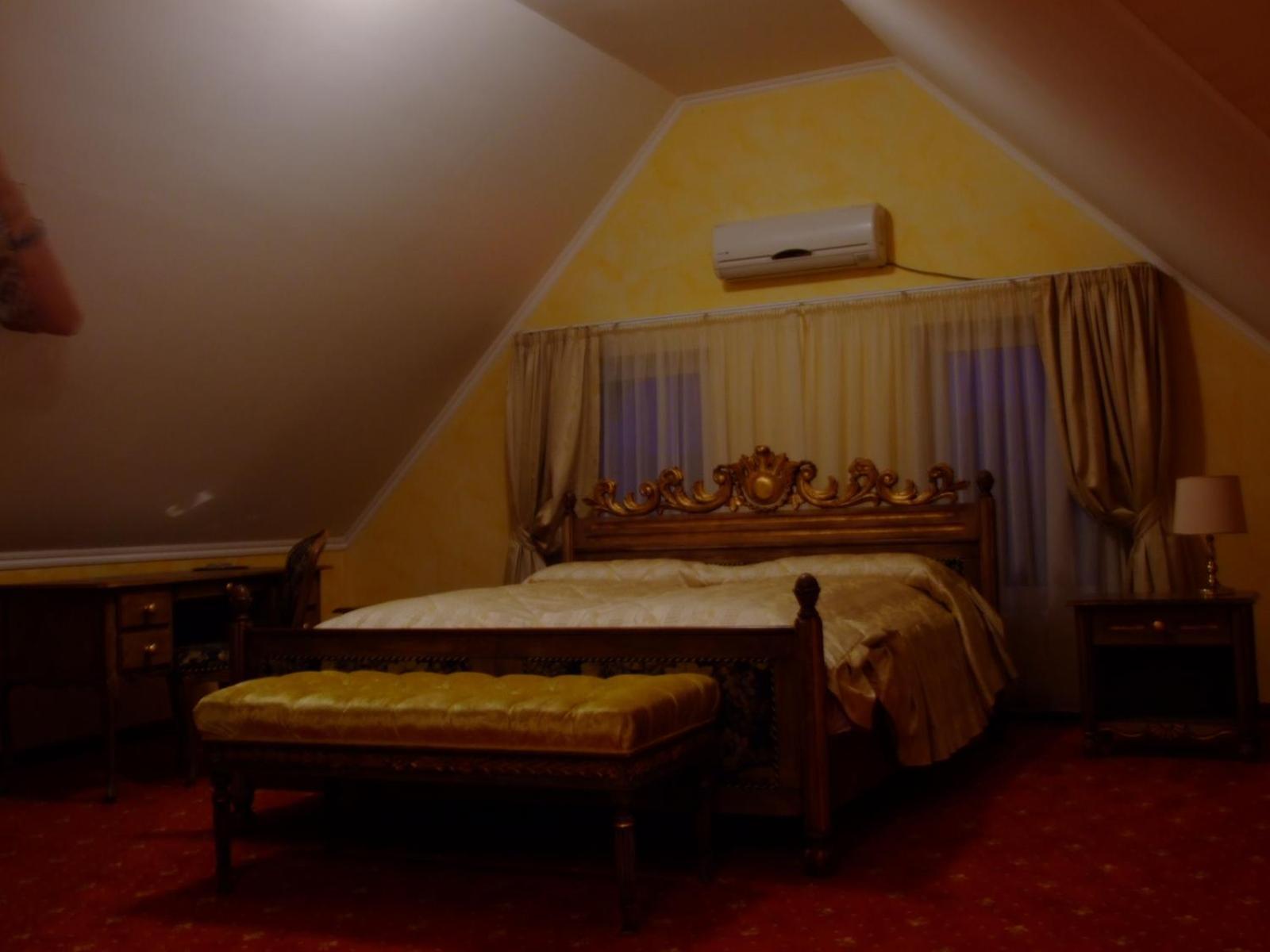 Hotel Royal Zalau Bagian luar foto