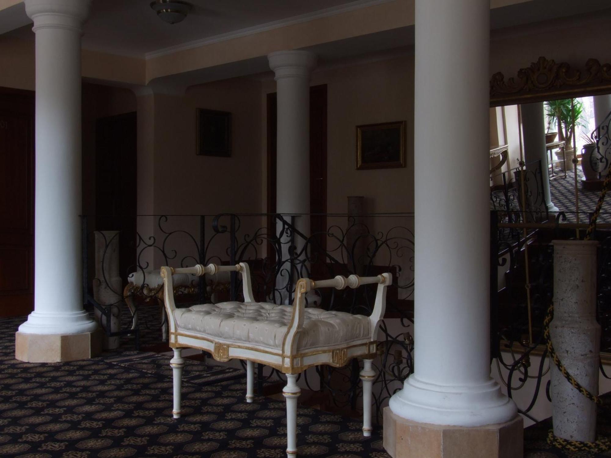 Hotel Royal Zalau Bagian luar foto