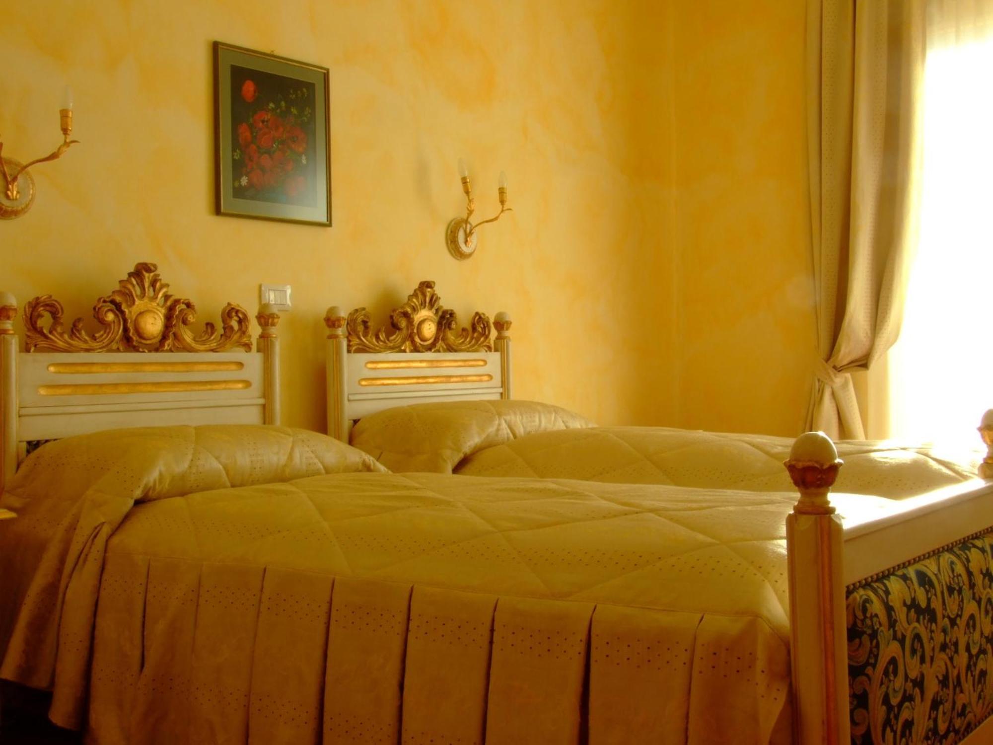 Hotel Royal Zalau Bagian luar foto