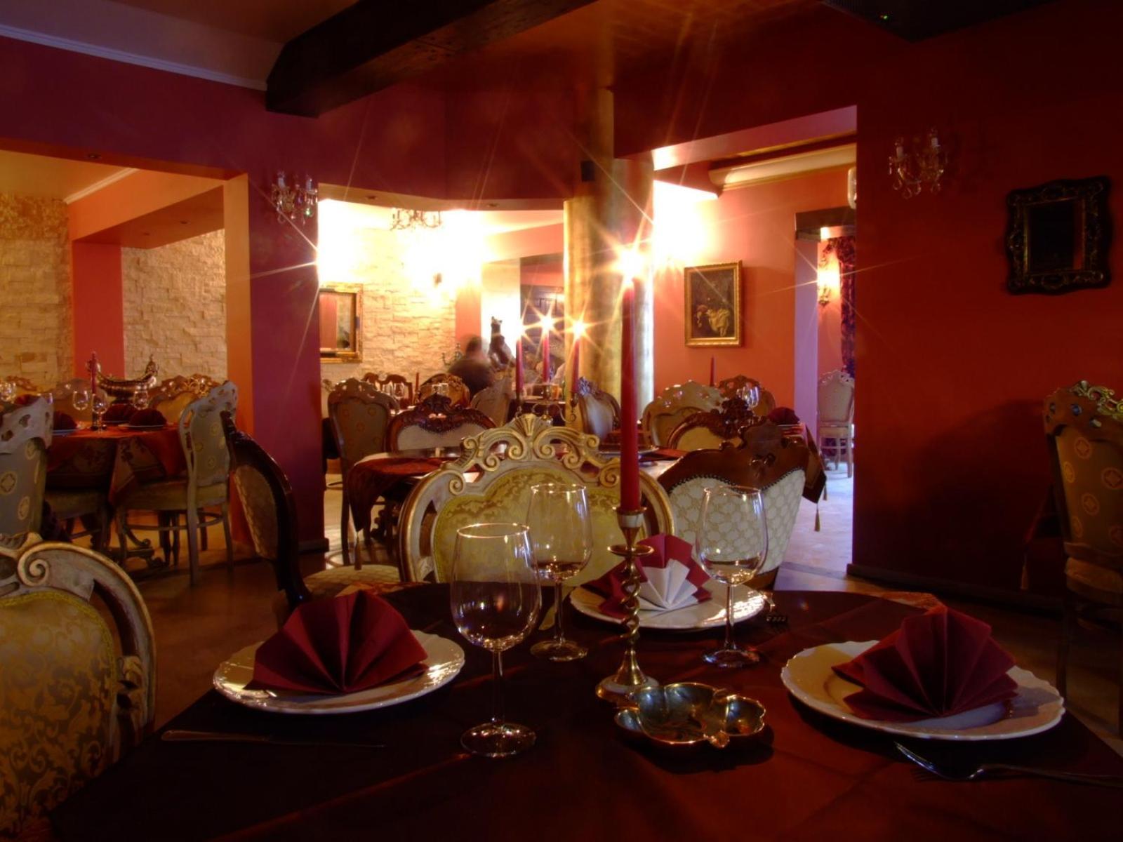 Hotel Royal Zalau Bagian luar foto