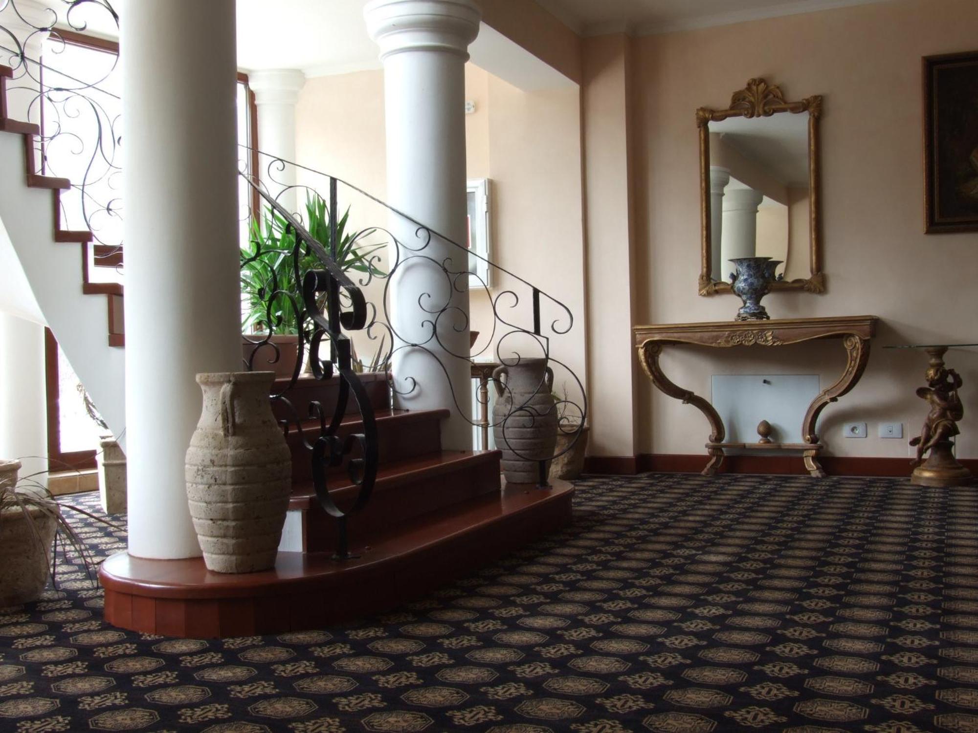 Hotel Royal Zalau Bagian luar foto