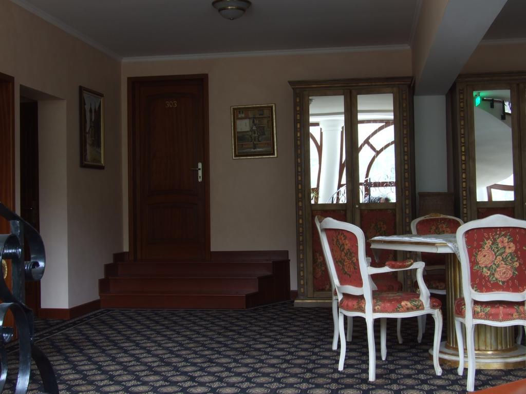 Hotel Royal Zalau Bagian luar foto