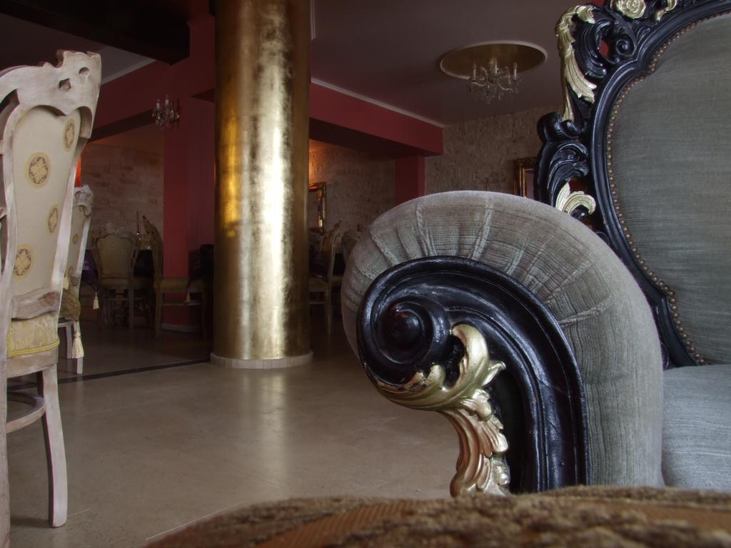 Hotel Royal Zalau Bagian luar foto