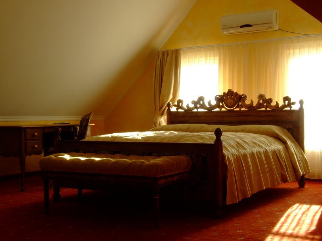 Hotel Royal Zalau Bagian luar foto