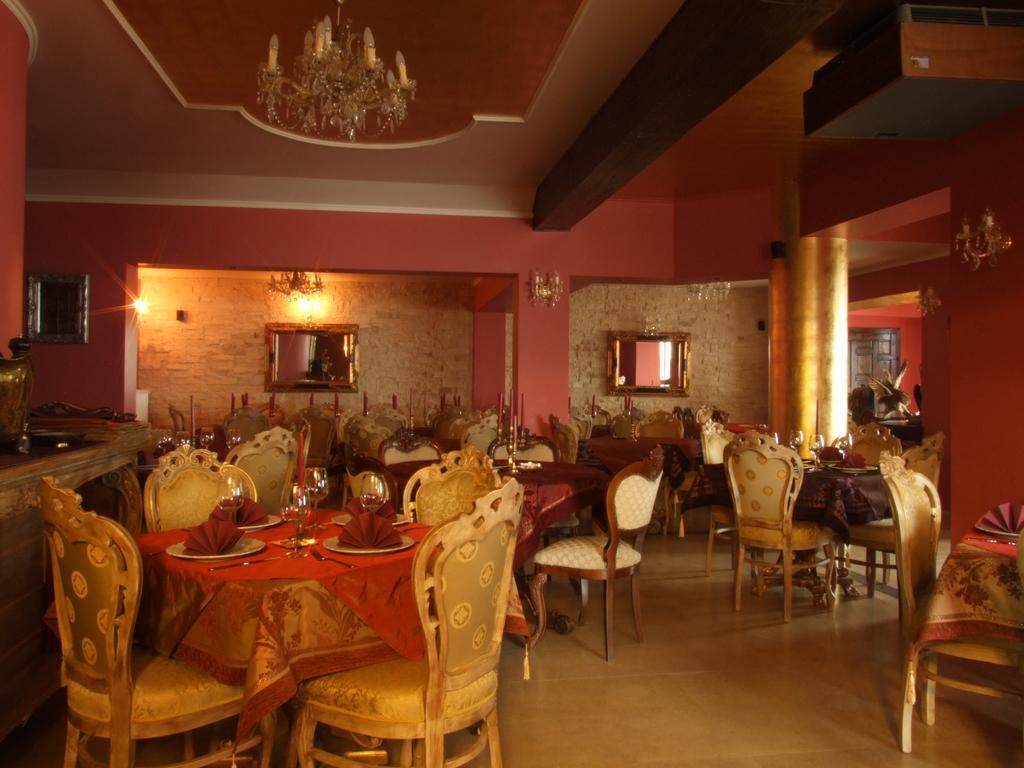 Hotel Royal Zalau Bagian luar foto