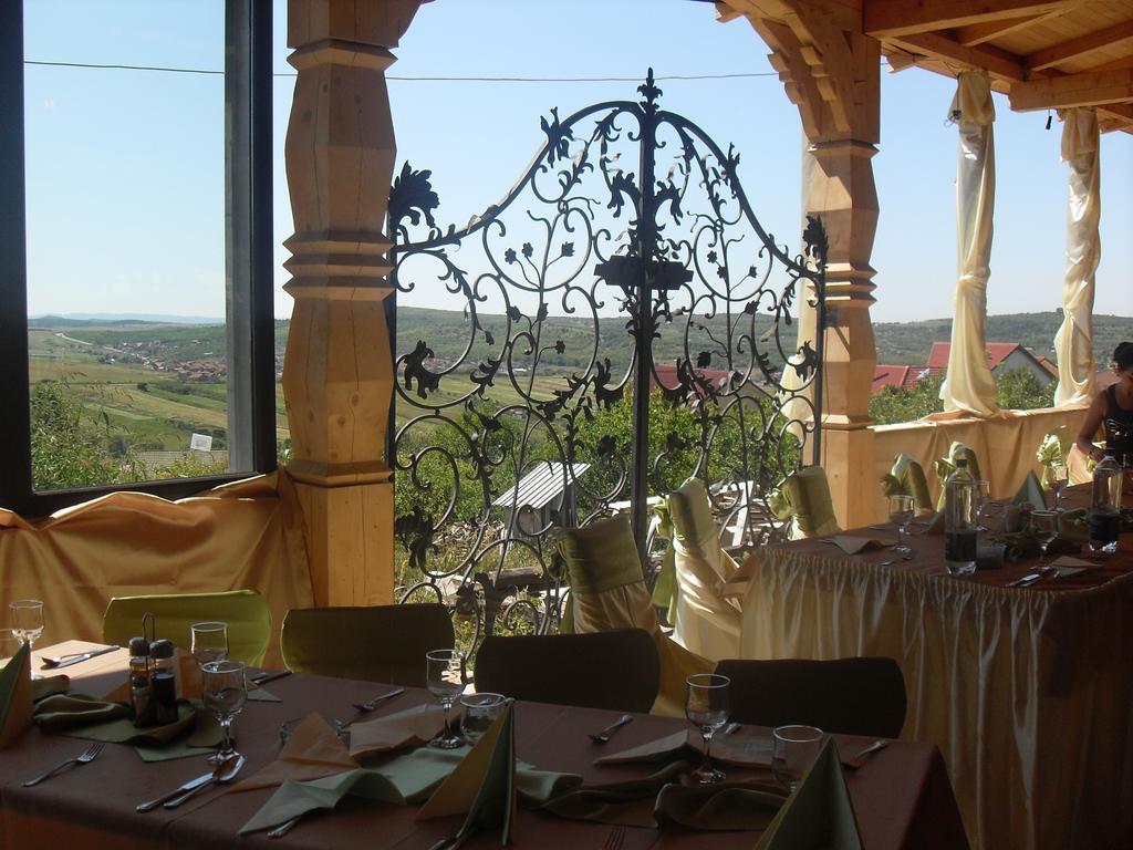 Hotel Royal Zalau Bagian luar foto